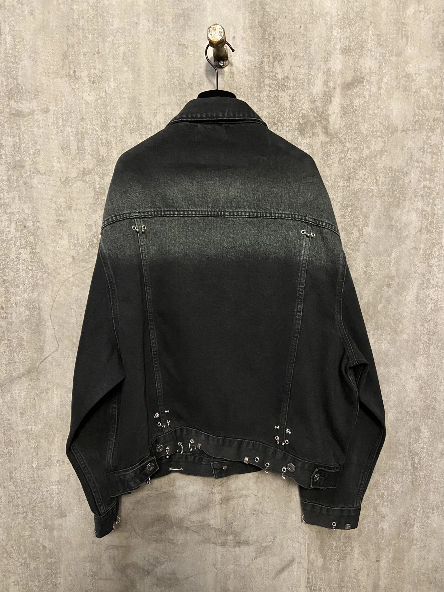 wg.luxury- 218593i16 oversized item:D-F443J2304